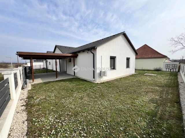 Eladó ikerház, Veszprémben 136 M Ft, 4 szobás