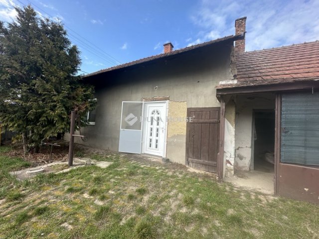 Eladó családi ház, Nagykőrösön 16 M Ft, 2 szobás