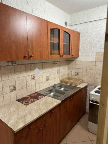 Eladó panellakás, Tatabányán 31 M Ft, 1 szobás