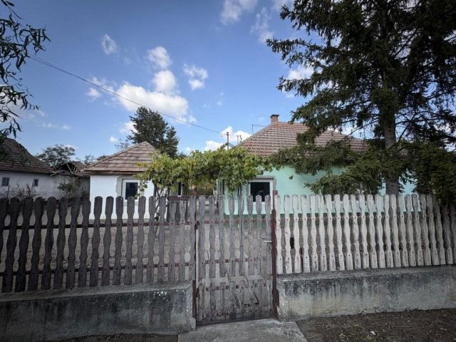 Eladó családi ház, Csemőn 25.9 M Ft, 2 szobás