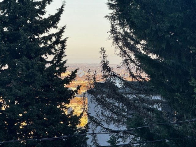 Eladó családi ház, Budapesten, III. kerületben 360 M Ft