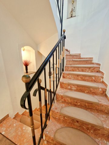 Eladó családi ház, Budakeszin 244 M Ft, 6 szobás