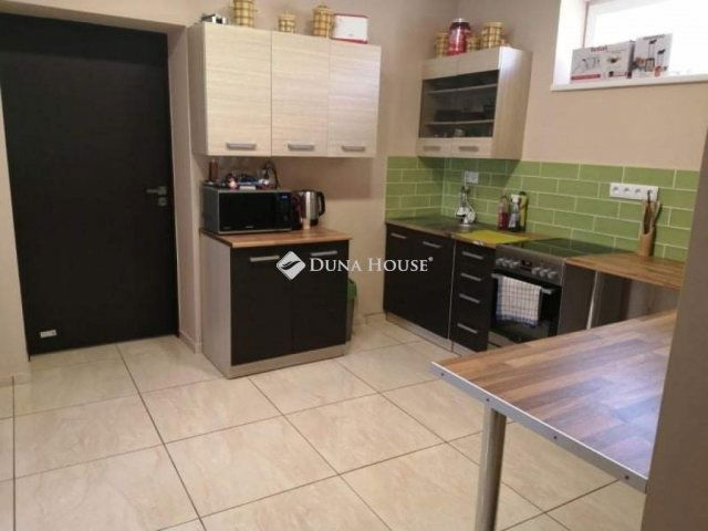 Eladó családi ház, Vecsésen 89.9 M Ft, 4 szobás