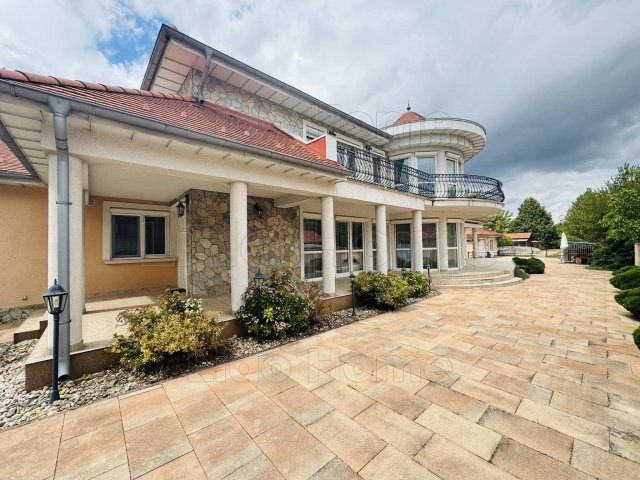 Eladó családi ház, Győrújbaráton 239 M Ft, 5 szobás