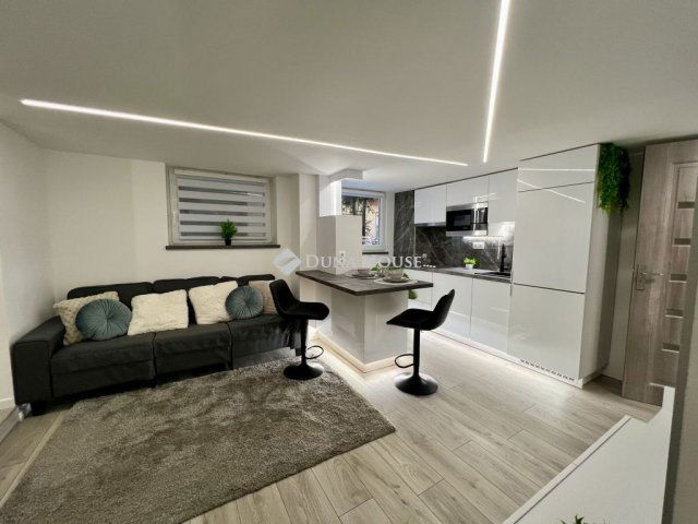 Eladó téglalakás, Budapesten, VI. kerületben 82.9 M Ft, 4 szobás