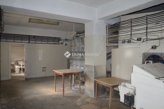 Eladó ipari ingatlan, Földesen 120 M Ft / költözzbe.hu