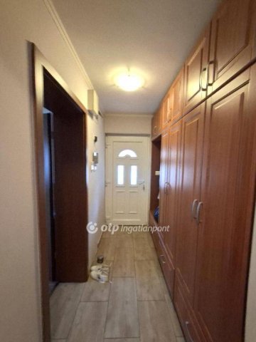 Eladó családi ház, Martonvásáron 120 M Ft, 3 szobás