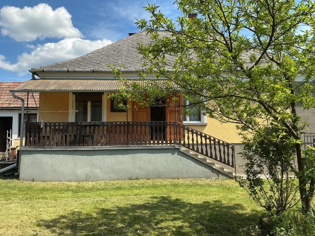 Eladó családi ház, Bakonybélben 47 M Ft, 3 szobás
