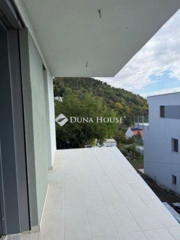 Eladó téglalakás, Pécsett 130 M Ft, 3 szobás