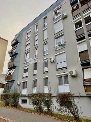 Eladó panellakás, Pécsett 49 M Ft, 3 szobás