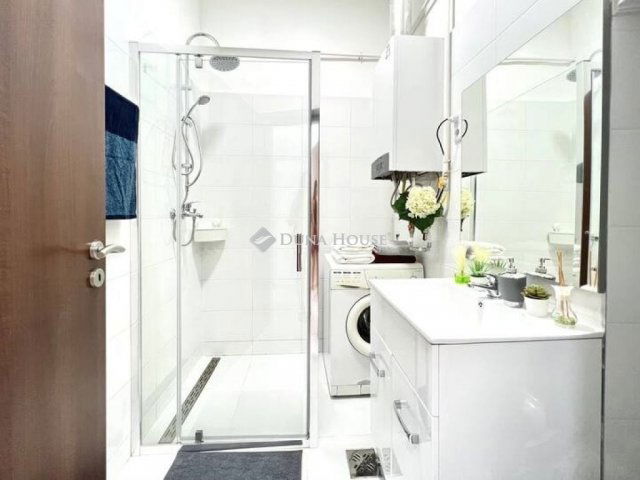 Eladó téglalakás, Budapesten, VII. kerületben 99.9 M Ft