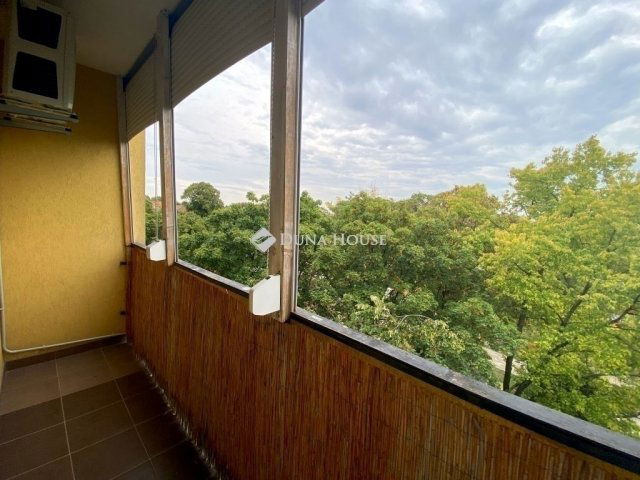 Eladó panellakás, Pécsett 51.5 M Ft, 2 szobás