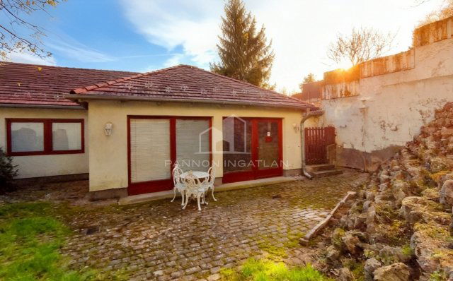 Kiadó családi ház, albérlet, Veszprémben 400 E Ft / hó