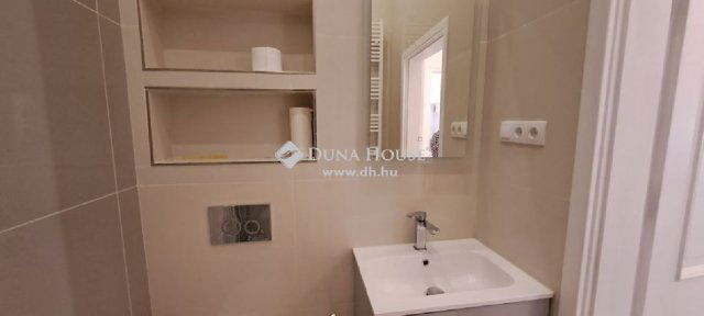 Eladó téglalakás, Budapesten, VI. kerületben 149 M Ft, 3 szobás
