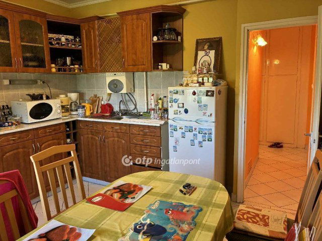 Eladó téglalakás, Gyulán 30.09 M Ft, 2 szobás