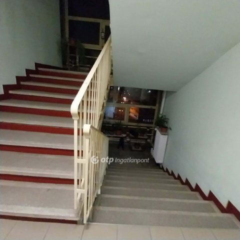 Eladó panellakás, Nyíregyházán 34.8 M Ft, 1+1 szobás