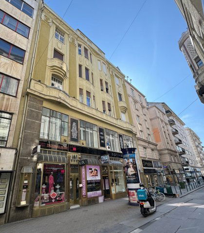 Eladó téglalakás, Budapesten, V. kerületben, Régi posta utcában