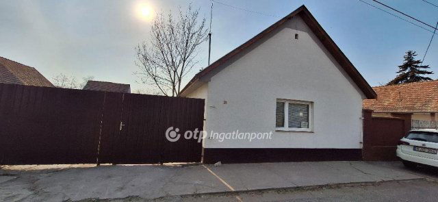 Eladó családi ház, Akasztón 27 M Ft, 2 szobás