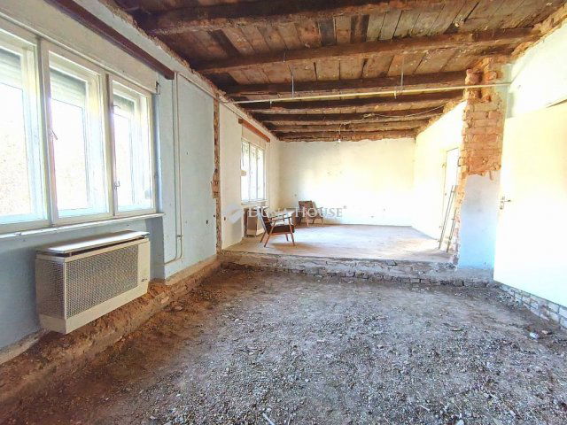 Eladó családi ház, Újkéren 21.5 M Ft, 2 szobás