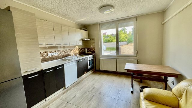 Kiadó téglalakás, albérlet, Tatán 180 E Ft / hó, 2+1 szobás