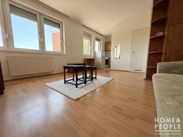 Eladó téglalakás, Szegeden 43.99 M Ft, 1 szobás