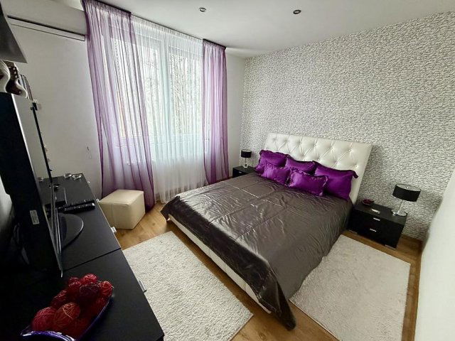 Eladó panellakás, Vácon 66.5 M Ft, 2 szobás