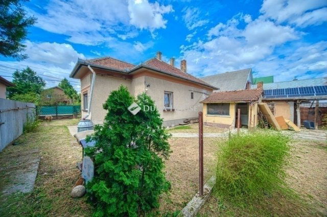 Eladó családi ház, Vecsésen 82 M Ft, 3 szobás