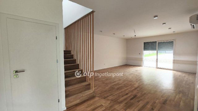 Eladó családi ház, Balatonakarattyán 239 M Ft, 4 szobás