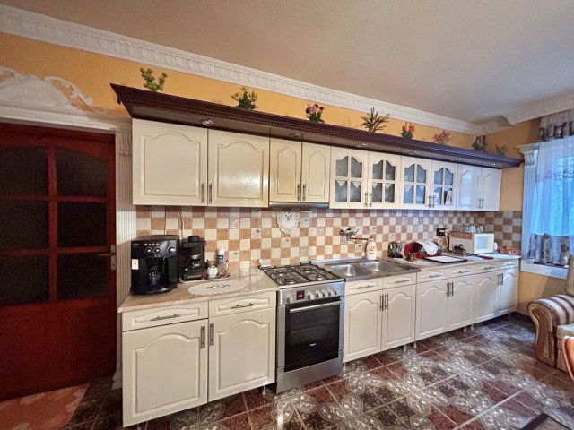 Eladó családi ház, Nyíregyházán 75.9 M Ft, 6 szobás