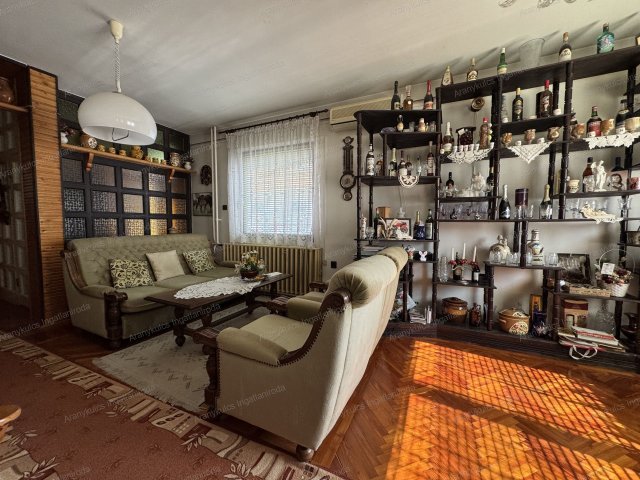 Eladó családi ház, Gyulán 79.9 M Ft, 6 szobás