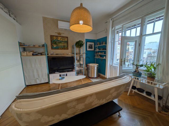 Eladó téglalakás, Budapesten, III. kerületben, Kiscelli utcában