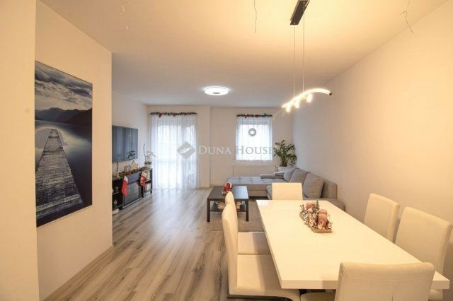 Eladó téglalakás, Vecsésen 119.9 M Ft, 5 szobás