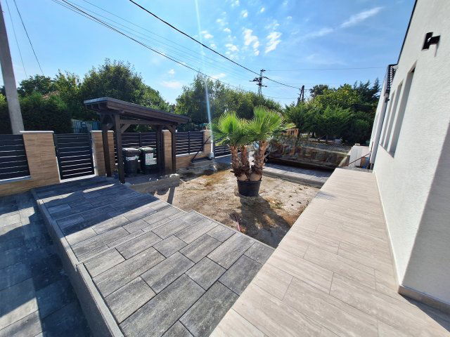 Eladó ikerház, Százhalombattán 139.9 M Ft, 3 szobás