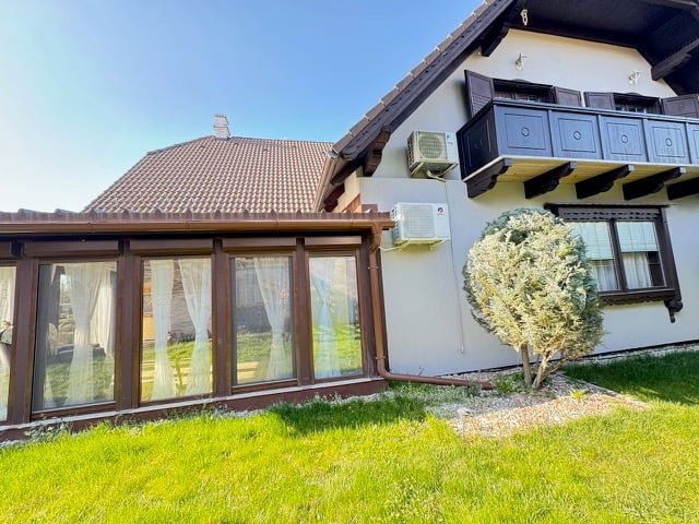 Eladó családi ház, Győrött 280 M Ft, 8 szobás