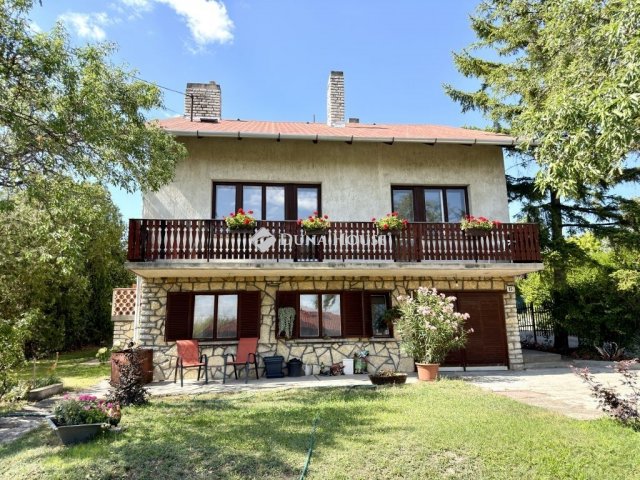 Eladó családi ház, Balatonfüreden 149.9 M Ft, 6 szobás
