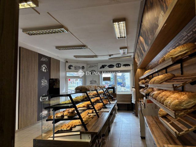 Eladó üzlethelyiség, Esztergomban, Terézia utcában 69.5 M Ft