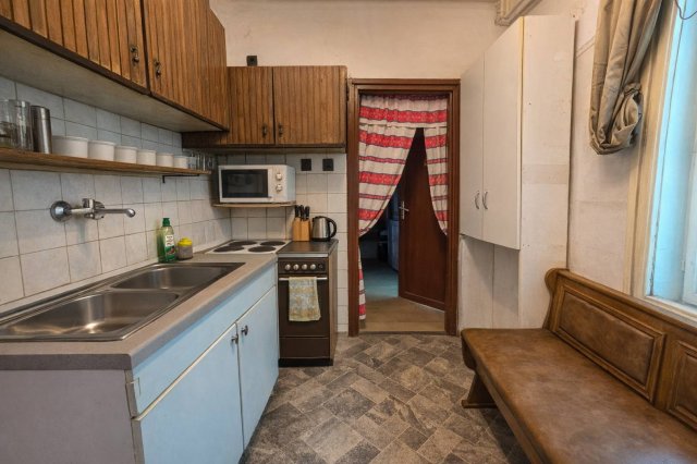 Eladó családi ház, Budapesten, XV. kerületben 65 M Ft