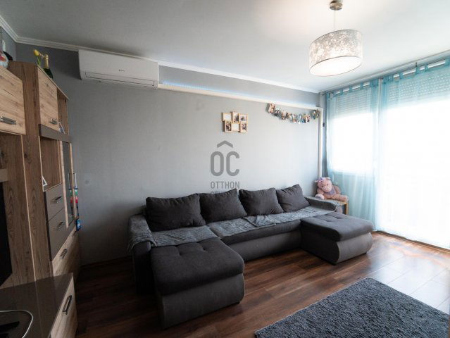 Eladó panellakás, Debrecenben 63.9 M Ft, 4 szobás