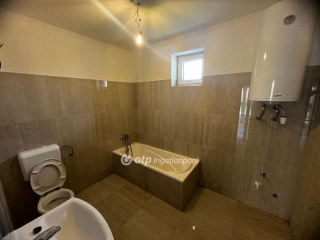 Eladó családi ház, Szentistvánon 31 M Ft, 2 szobás