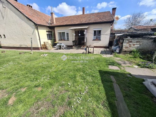 Eladó ikerház, Kiskunfélegyházán 37.9 M Ft, 3 szobás