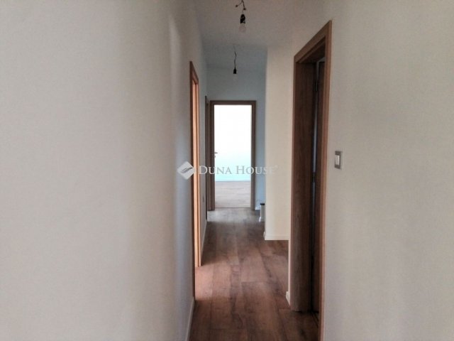 Eladó téglalakás, Velencén 89.7 M Ft, 4 szobás