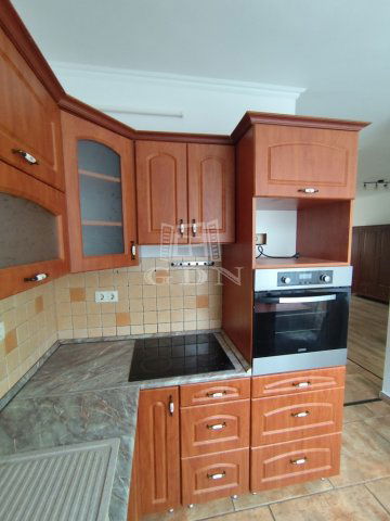 Eladó téglalakás, Veszprémben 67.9 M Ft, 2+1 szobás