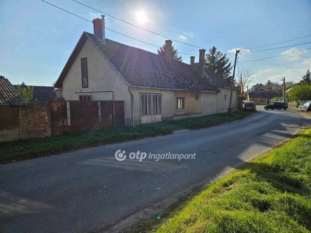 Eladó családi ház, Bölcskén 24.5 M Ft, 4 szobás