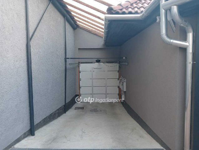 Eladó családi ház, Egerben 116.9 M Ft, 6+1 szobás