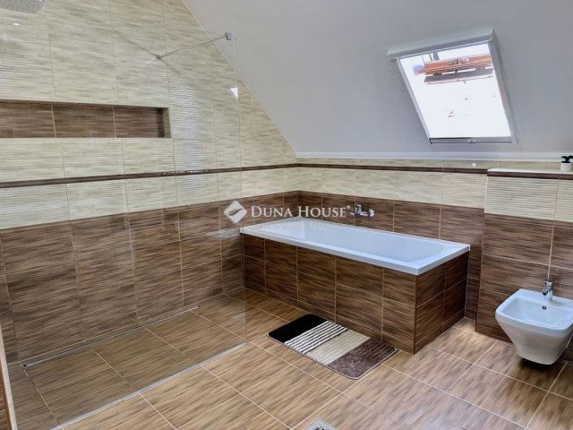 Eladó családi ház, Halásztelken 189.9 M Ft, 5 szobás