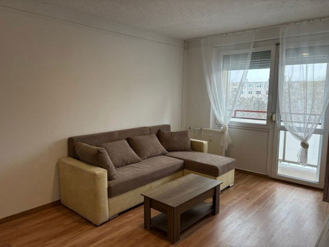 Kiadó panellakás, albérlet, Tiszaújvárosban, Hajdú téren