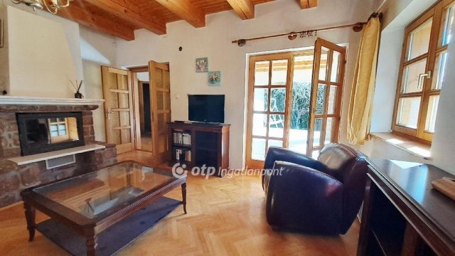 Eladó családi ház, Balatonakarattyán 180 M Ft, 3 szobás