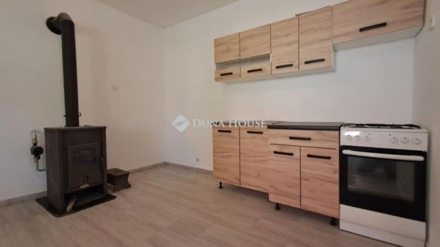 Eladó családi ház, Bakonyán 38.5 M Ft, 3 szobás