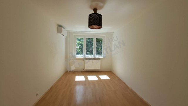 Kiadó panellakás, albérlet, III. kerületben, Váradi utcában