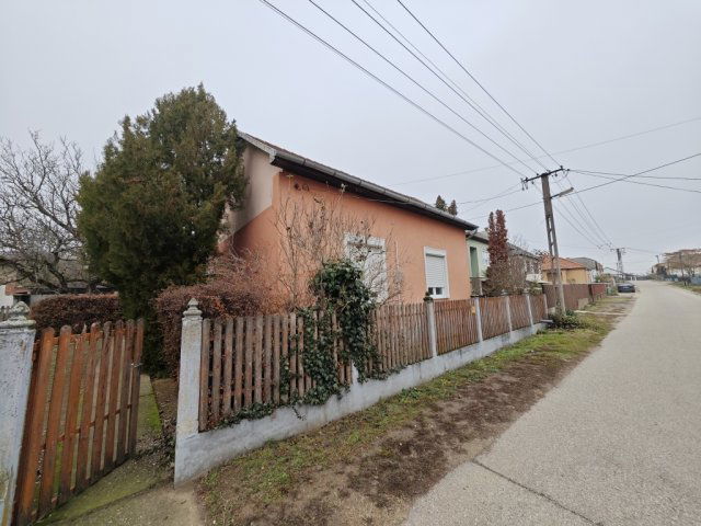 Eladó családi ház, Baktalórántházán 20 M Ft, 2 szobás